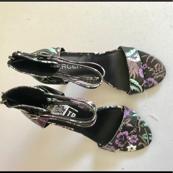 🔥2 x $25🔥Mercer 6 1/2 double strap/zippered heel - Picture 6 of 6